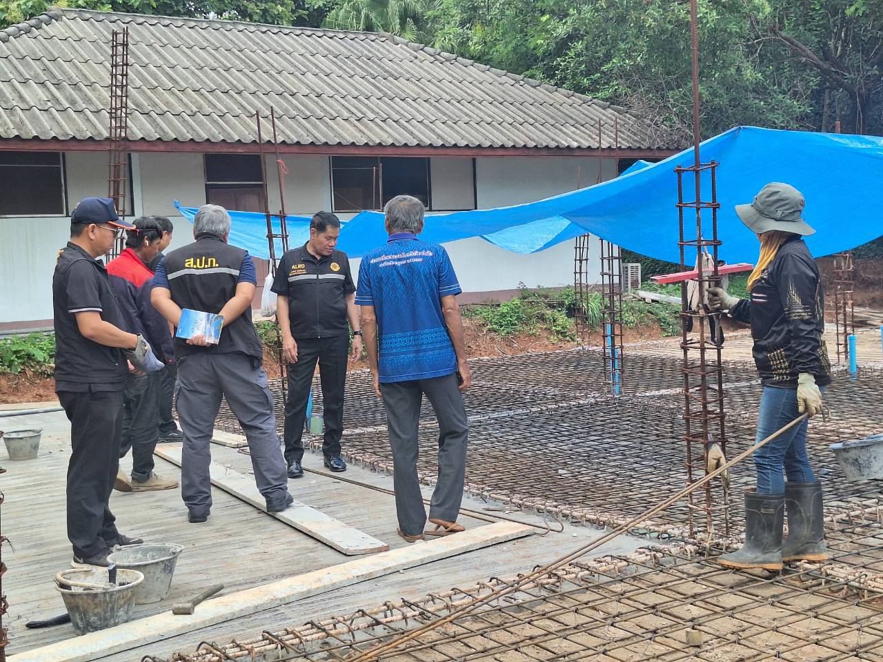 title - ผู้ตรวจราชการ ส.ป.ก. ลงพื้นที่จังหวัดสกลนคร ประชุมติดตามความก้าวหน้าผลการดำเนินงาน พร้อมตรวจเยี่ยมให้กำลังใจเกษตรกรในเขตปฏิรูปที่ดิน 